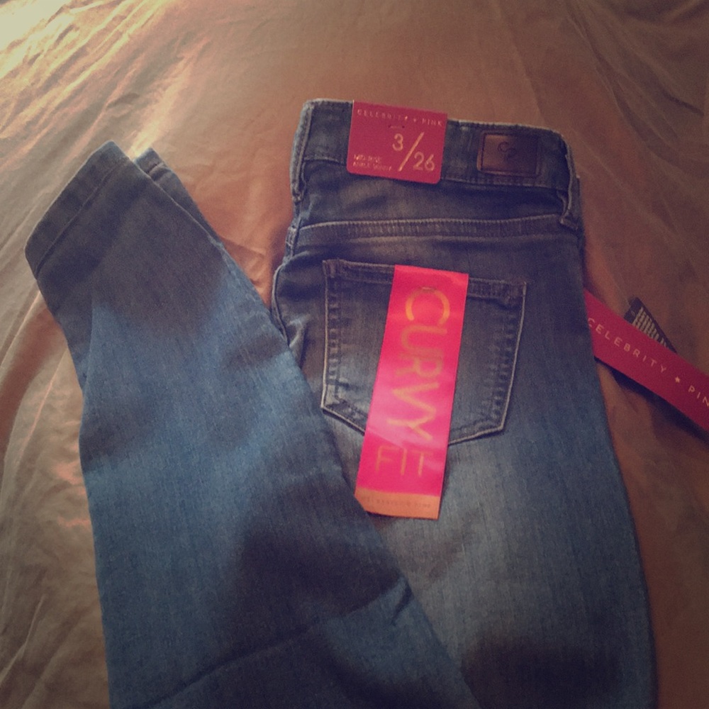 👖🌸 NWT celebrity pink size 3/26 jeans